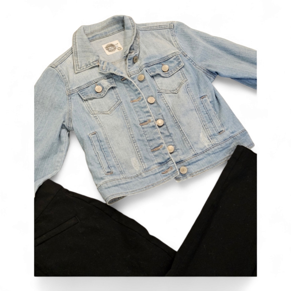Womens light wash distressed cropped jean jacket. size XS